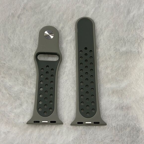 NWOT Apple Watch sports band (38/40) - Picture 2 of 3